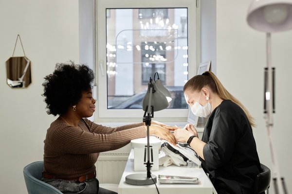 Lancez votre carrière grâce à notre formation prothésiste ongulaire