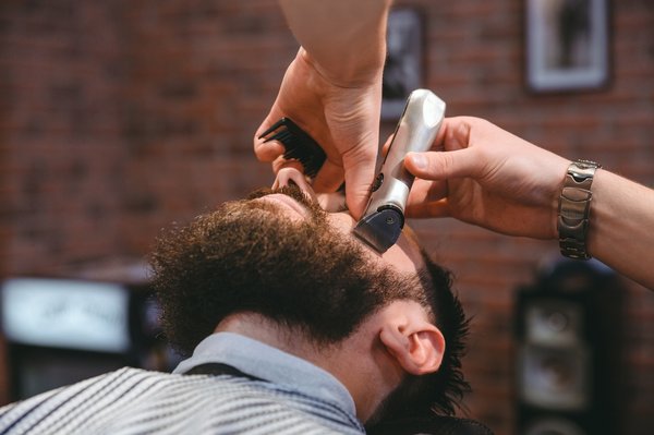 10 accessoires indispensables pour sublimer votre barbe chaque jour